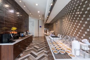 Petit déjeuner en libre-service compris tous les jours