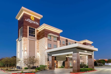 Exterior. La Quinta Inn & Suites by Wyndham Houston NW Beltway8/WestRD