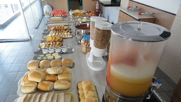 Free daily buffet breakfast