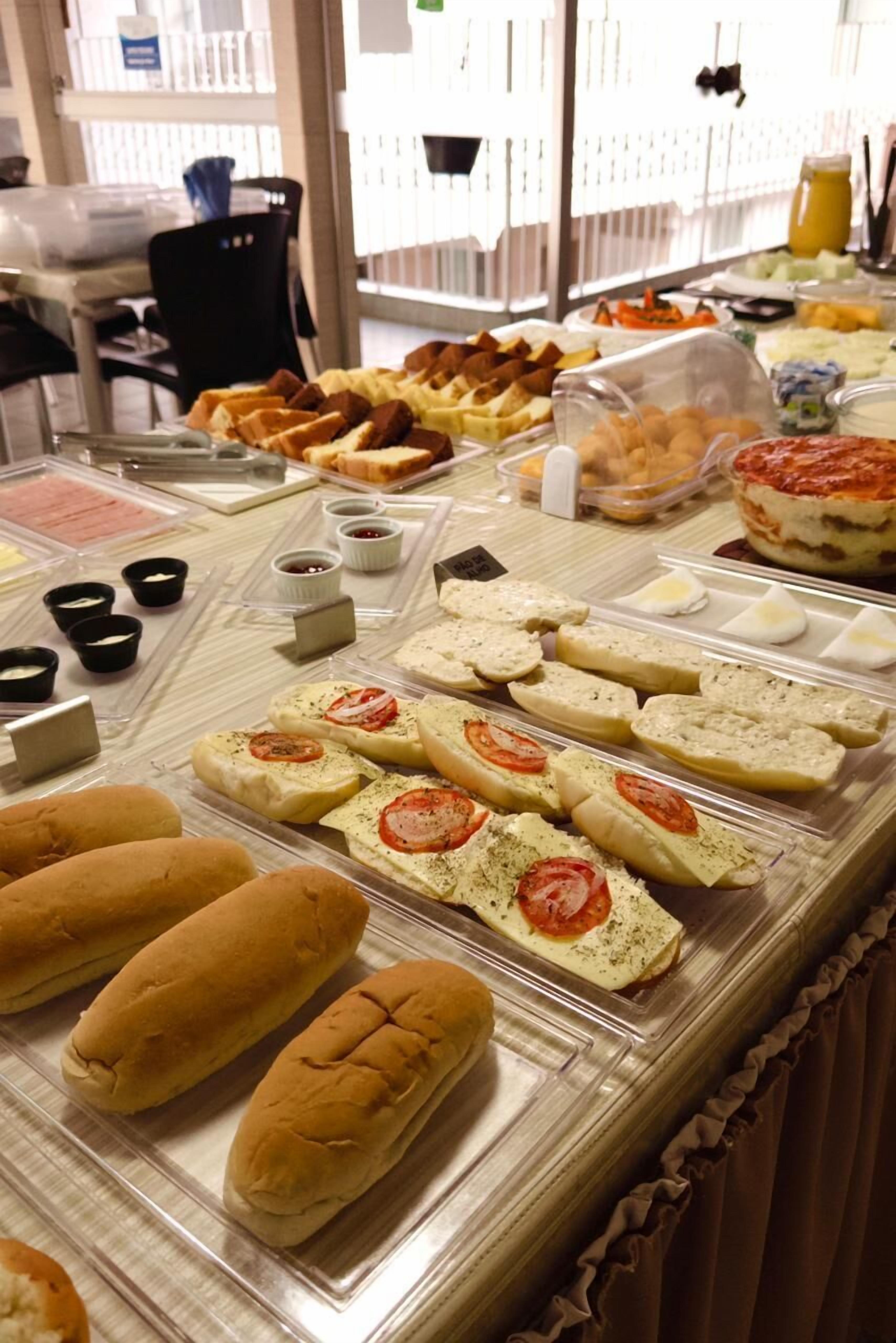 Bao gồm bữa sáng buffet hàng ngày 