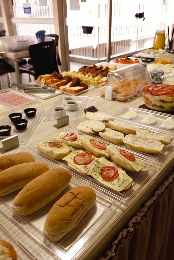Free daily buffet breakfast