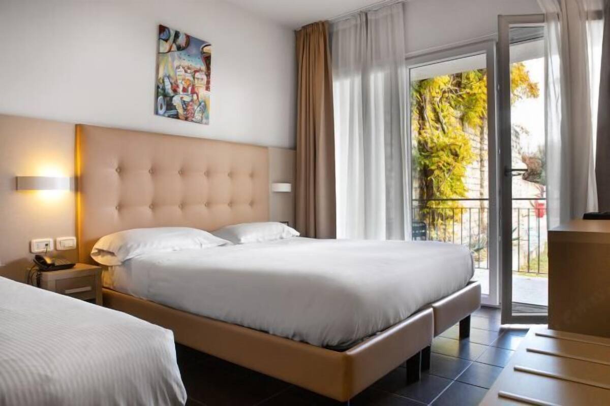 In-room safe, desk, WiFi (free), bed sheets