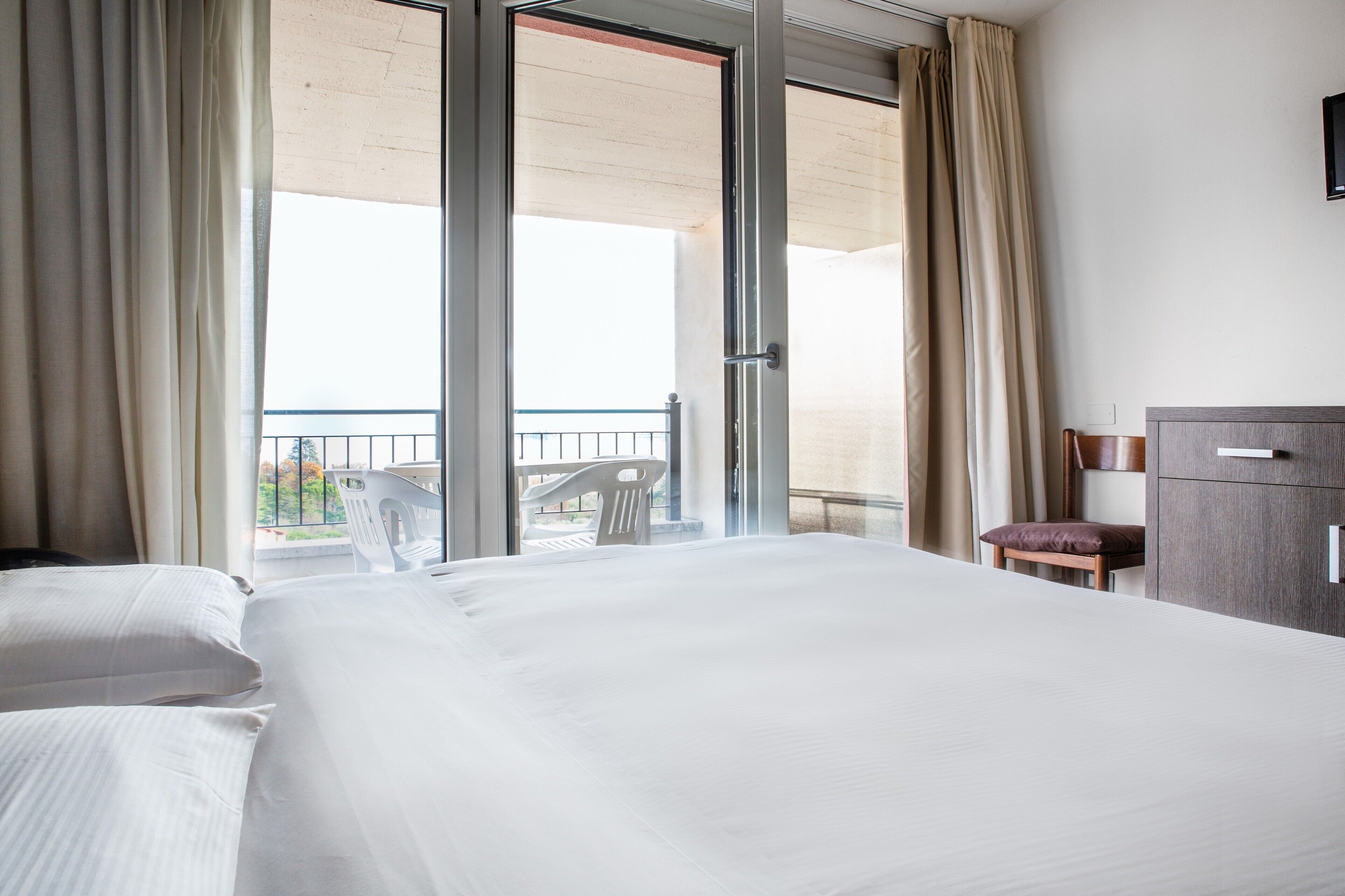 junior studio suite, lake view | 1 bedroom, in-room safe, desk, free wifi