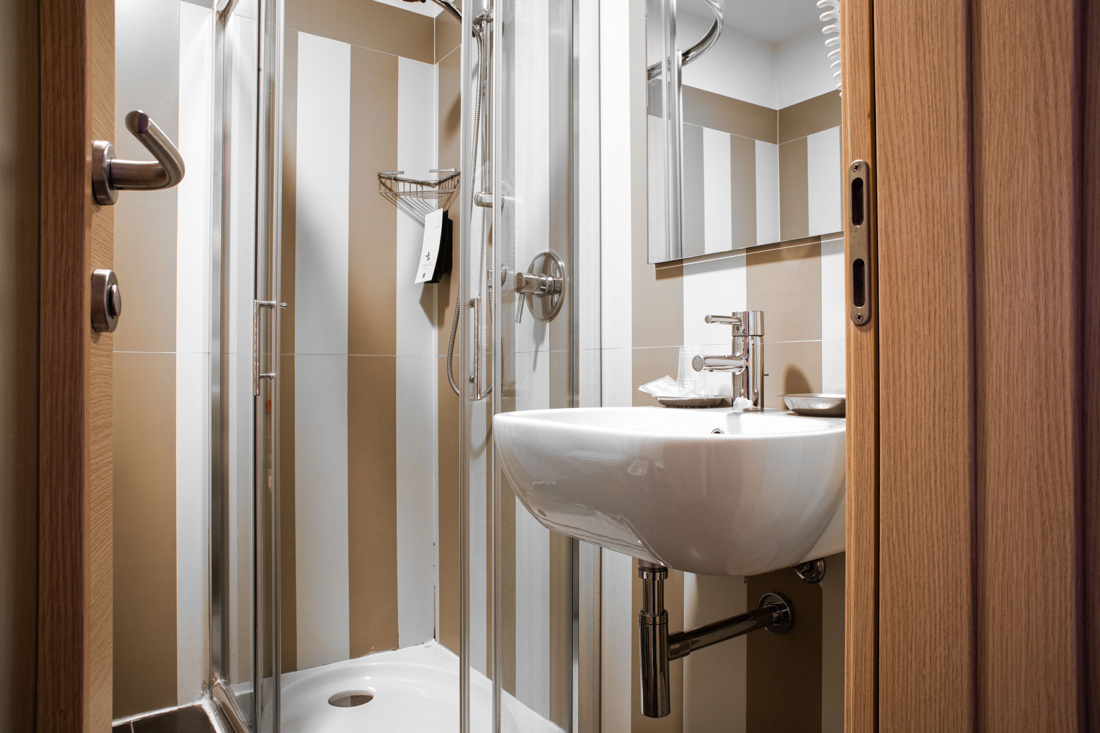 standard triple room, lake view | 1 bedroom, in-room safe, desk, free wifi