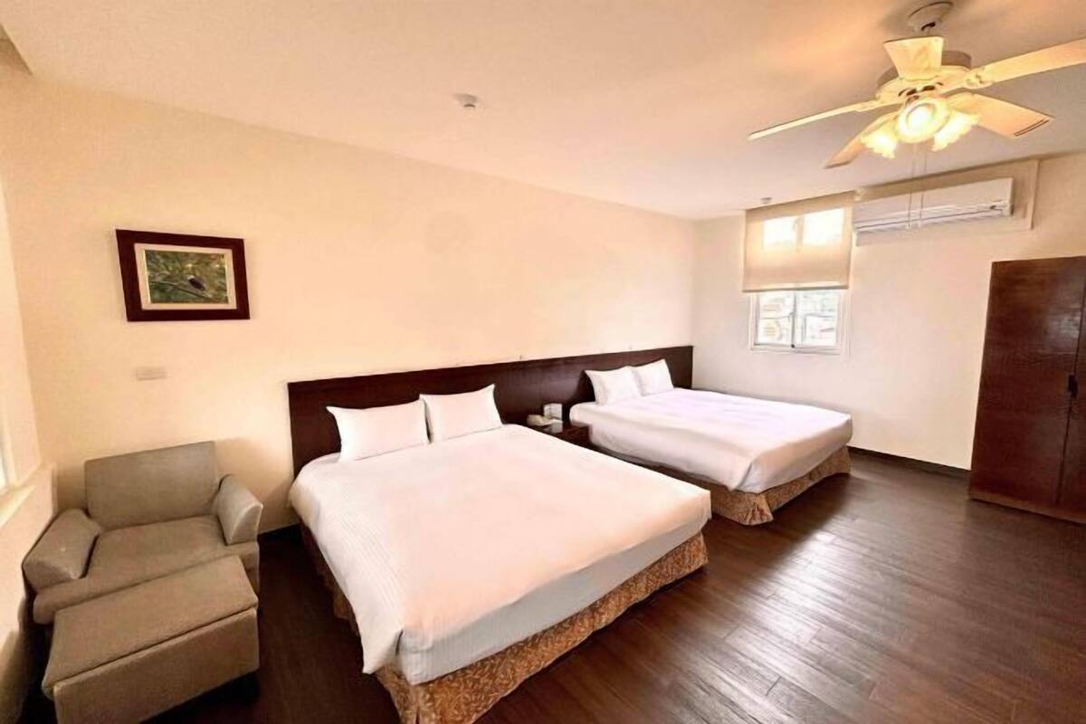 1 habitación, ropa de cama de alta calidad, edredón y escritorio