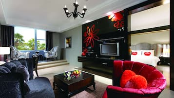 Honeymoon Suite, 1 King Bed (No Pets Allowed) | Premium bedding, down comforters, desk, blackout drapes