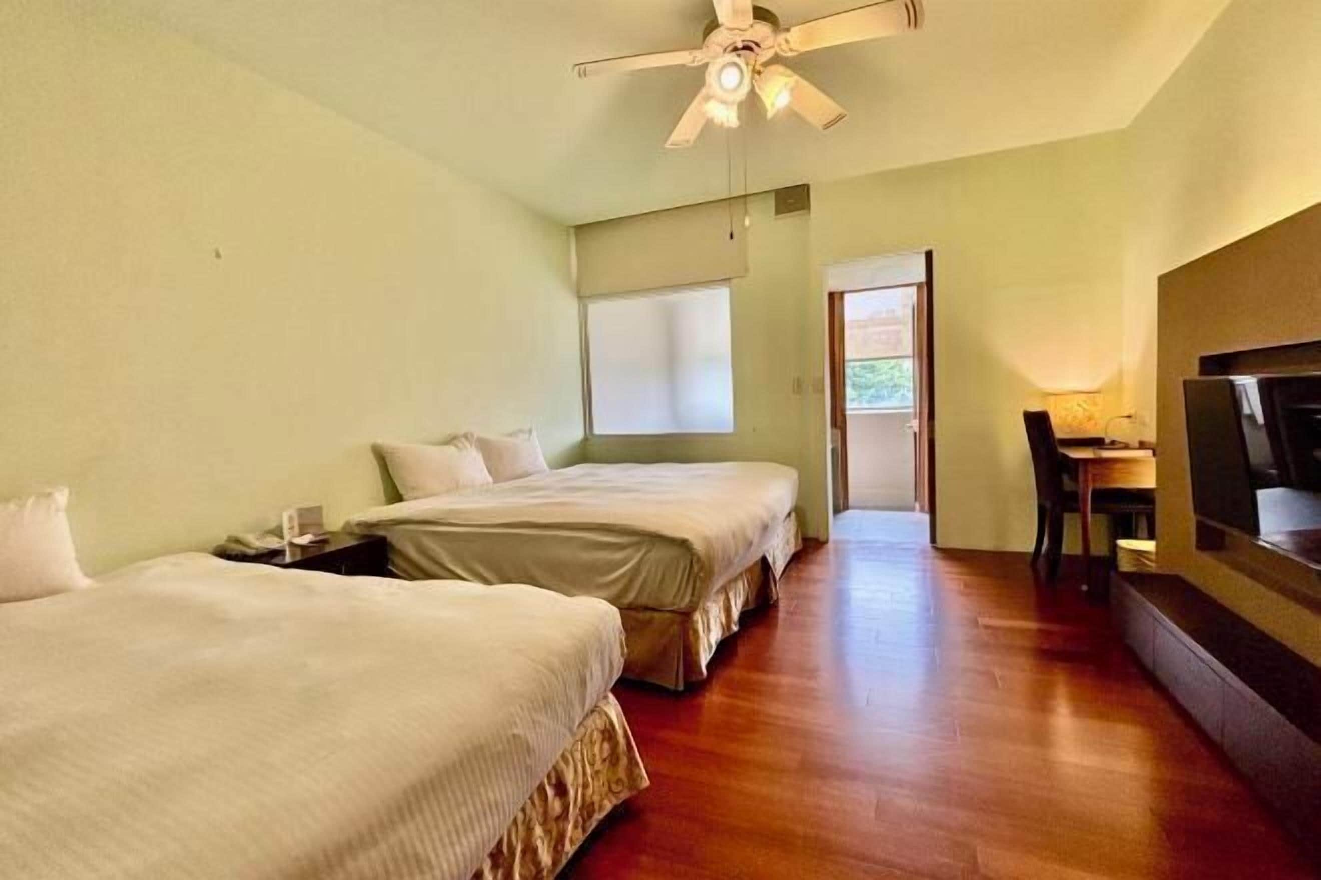 Ropa de cama de alta calidad, edredón, escritorio y cortinas blackout 