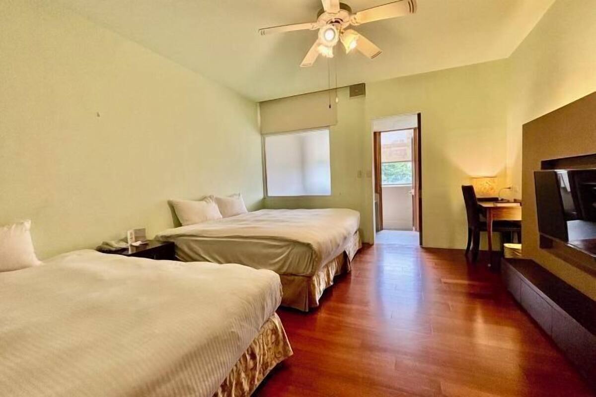 1 habitación, ropa de cama de alta calidad, edredón y escritorio