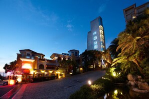 Front of property - evening/night - Lido Forest Resort Hotel (Taoyuan City)