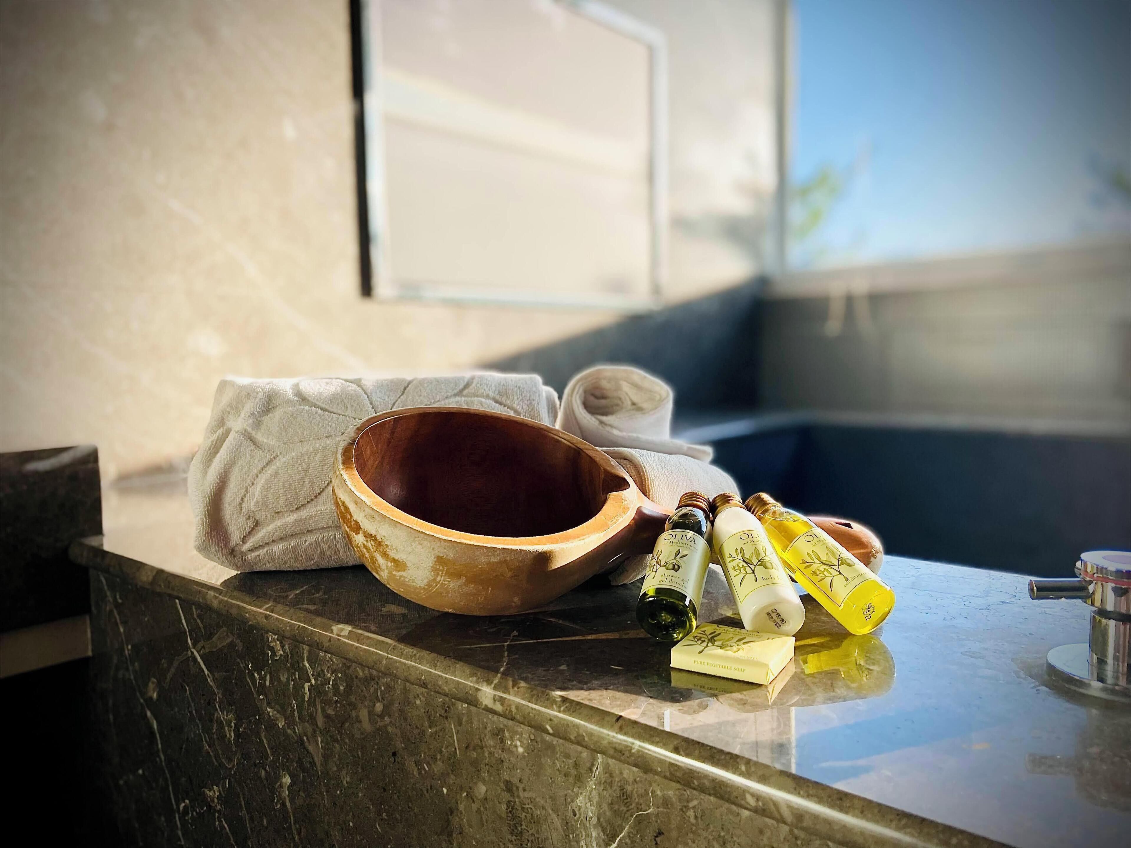 蜜月套房, 1 張特大雙人床 (無法攜帶寵物入住） | 高級寢具、羽絨被、書桌、遮光窗簾/窗簾