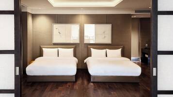 1 bedroom, desk, blackout drapes, free WiFi