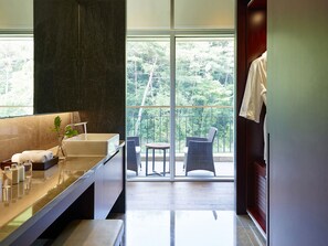 Desk, blackout curtains, free WiFi