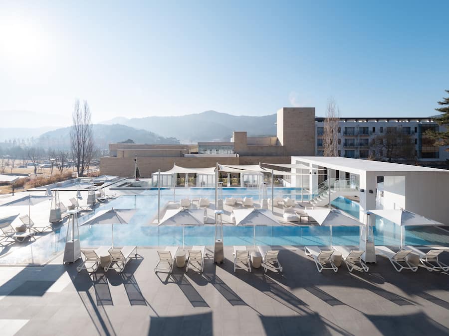Piscine extérieure, tentes de plage, parasols de plage
