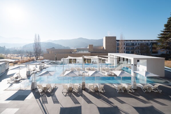 Piscine extérieure, tentes de plage, parasols de plage