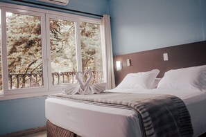 豪華雙床房 | 迷你吧、免費 Wi-Fi、床單