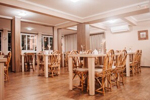 包每日自助早餐