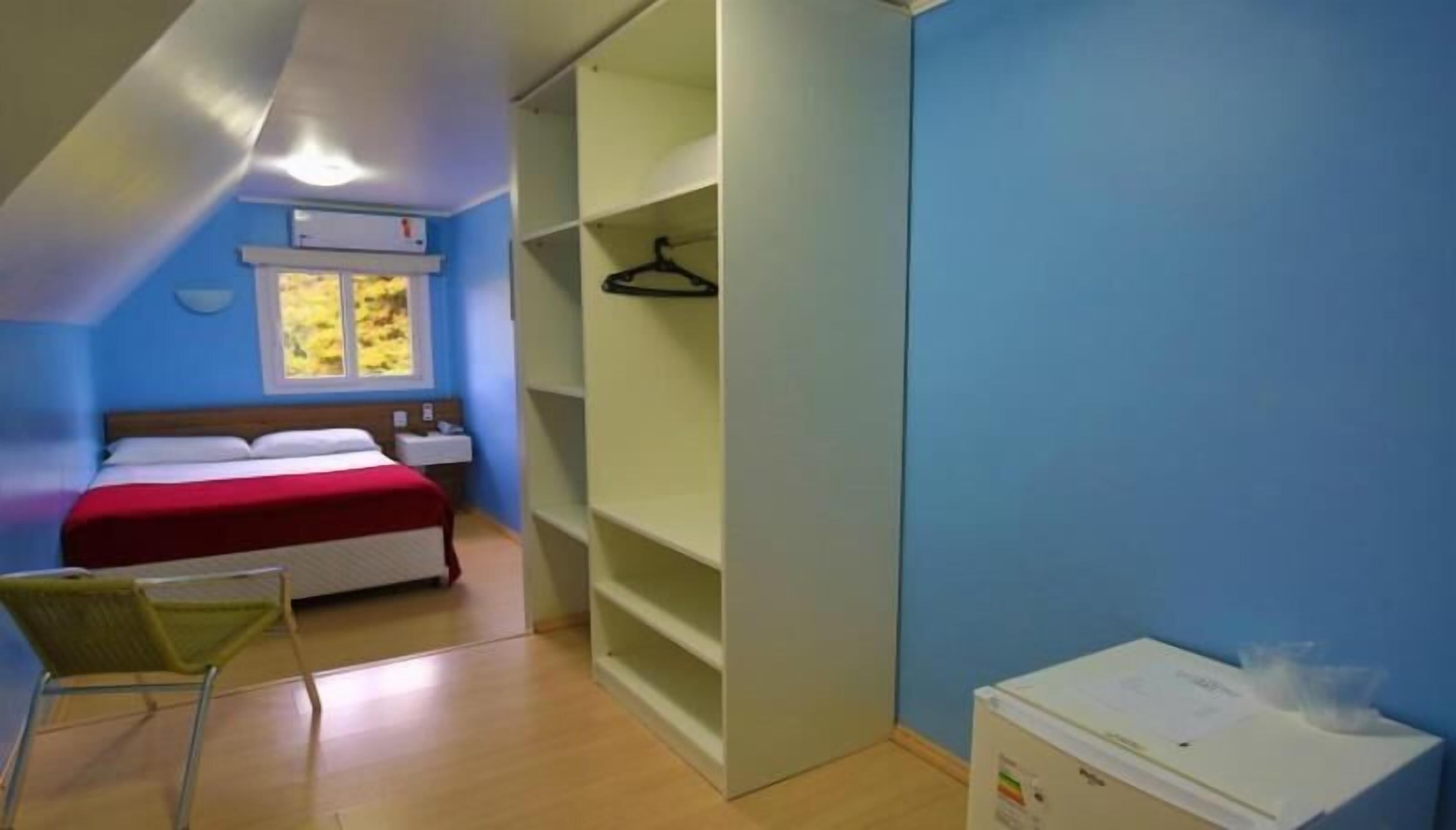 Minibar, wifi gratis y ropa de cama 