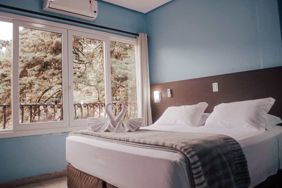 Minibar, free WiFi, bed sheets