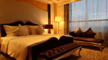 Presidential Suite, 1 King Bed | Minibar, in-room safe, desk, blackout drapes