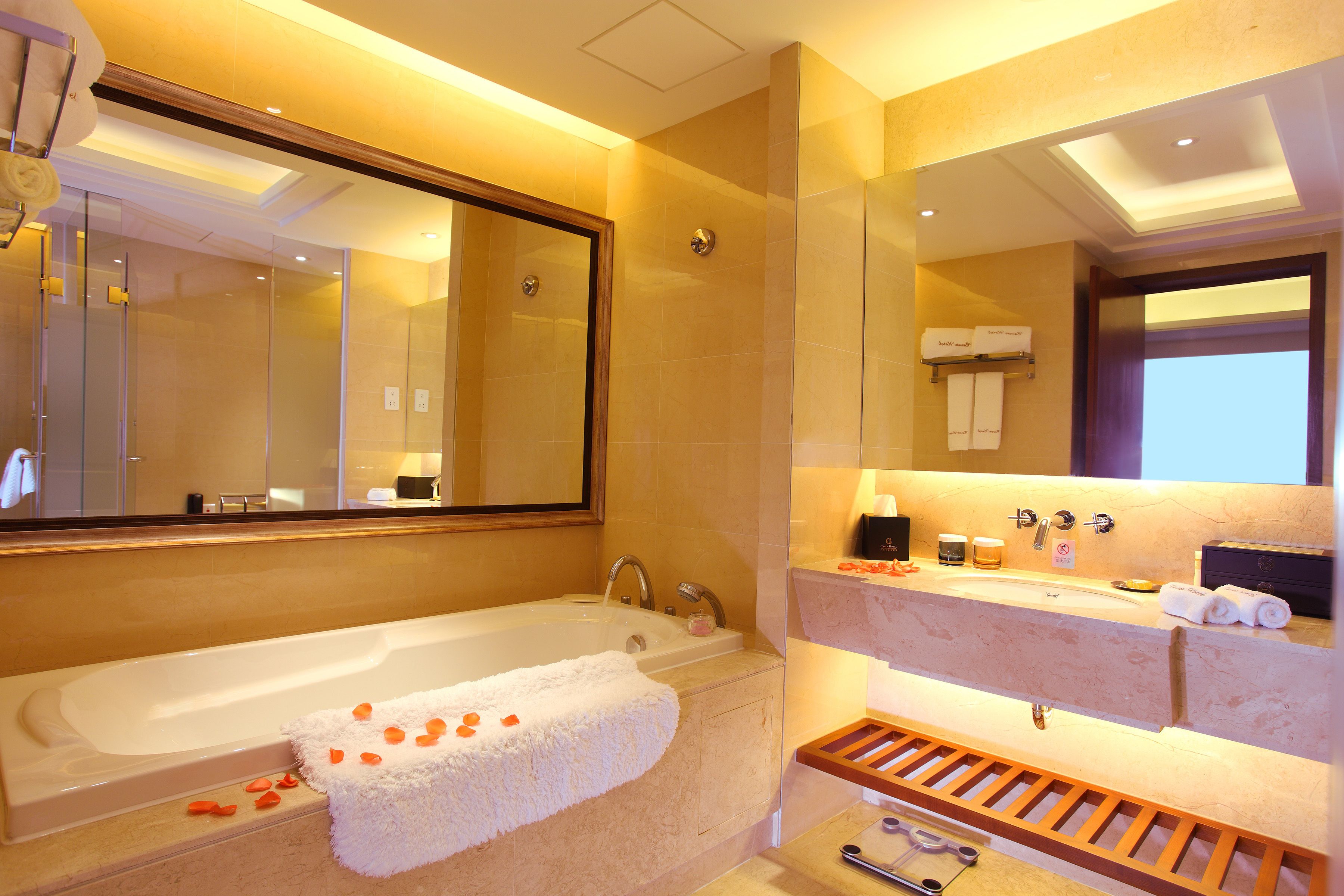 cavan suite | bathroom | combined shower/bathtub, free toiletries, hair dryer, bathrobes