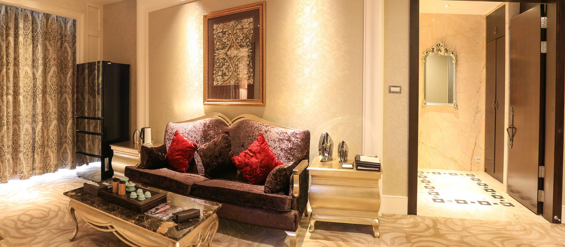 grand view suite | minibar, in-room safe, desk, blackout curtains