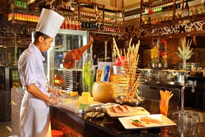 2 間餐廳，供應中式料理