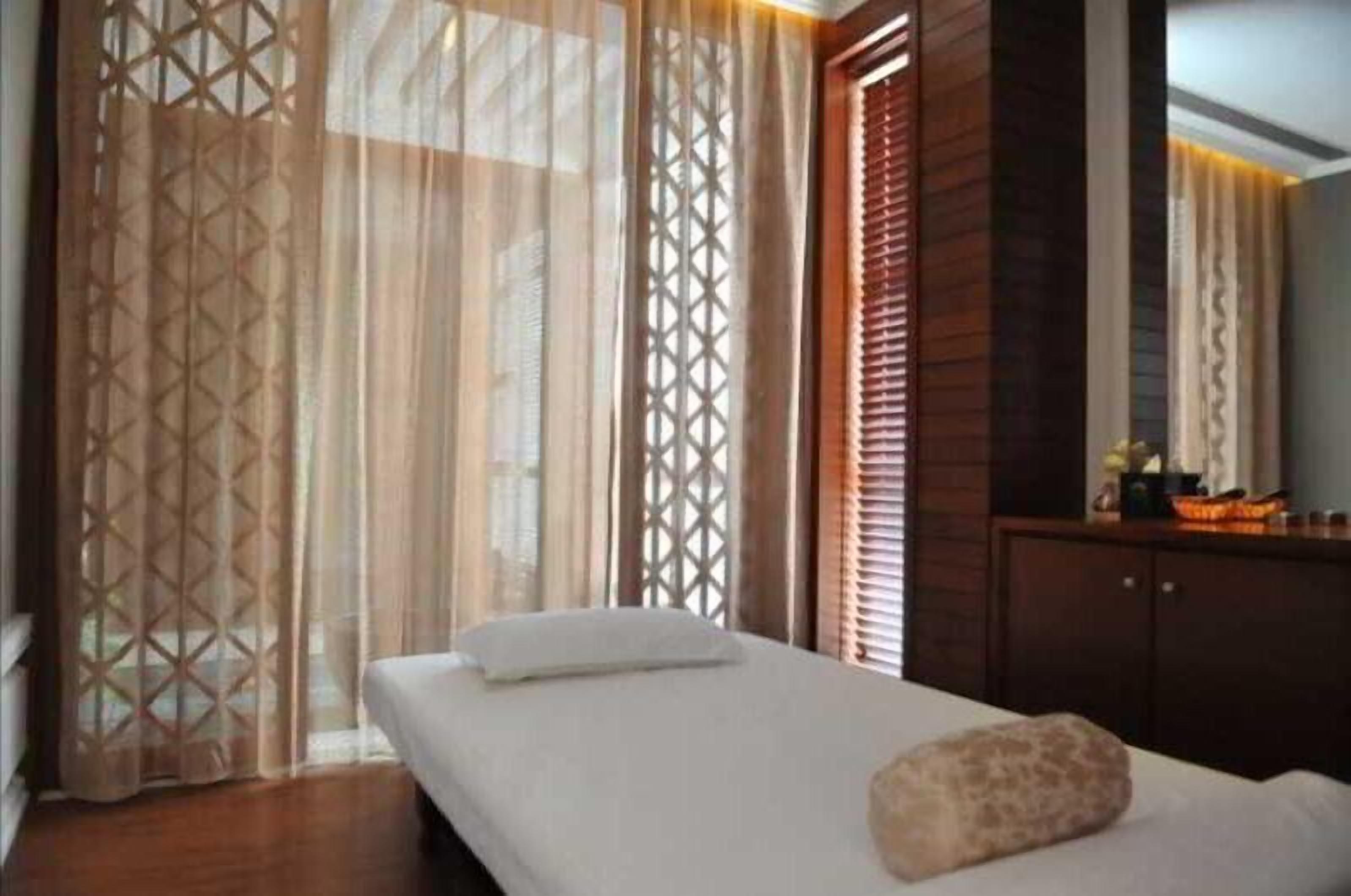 sauna, thai massages