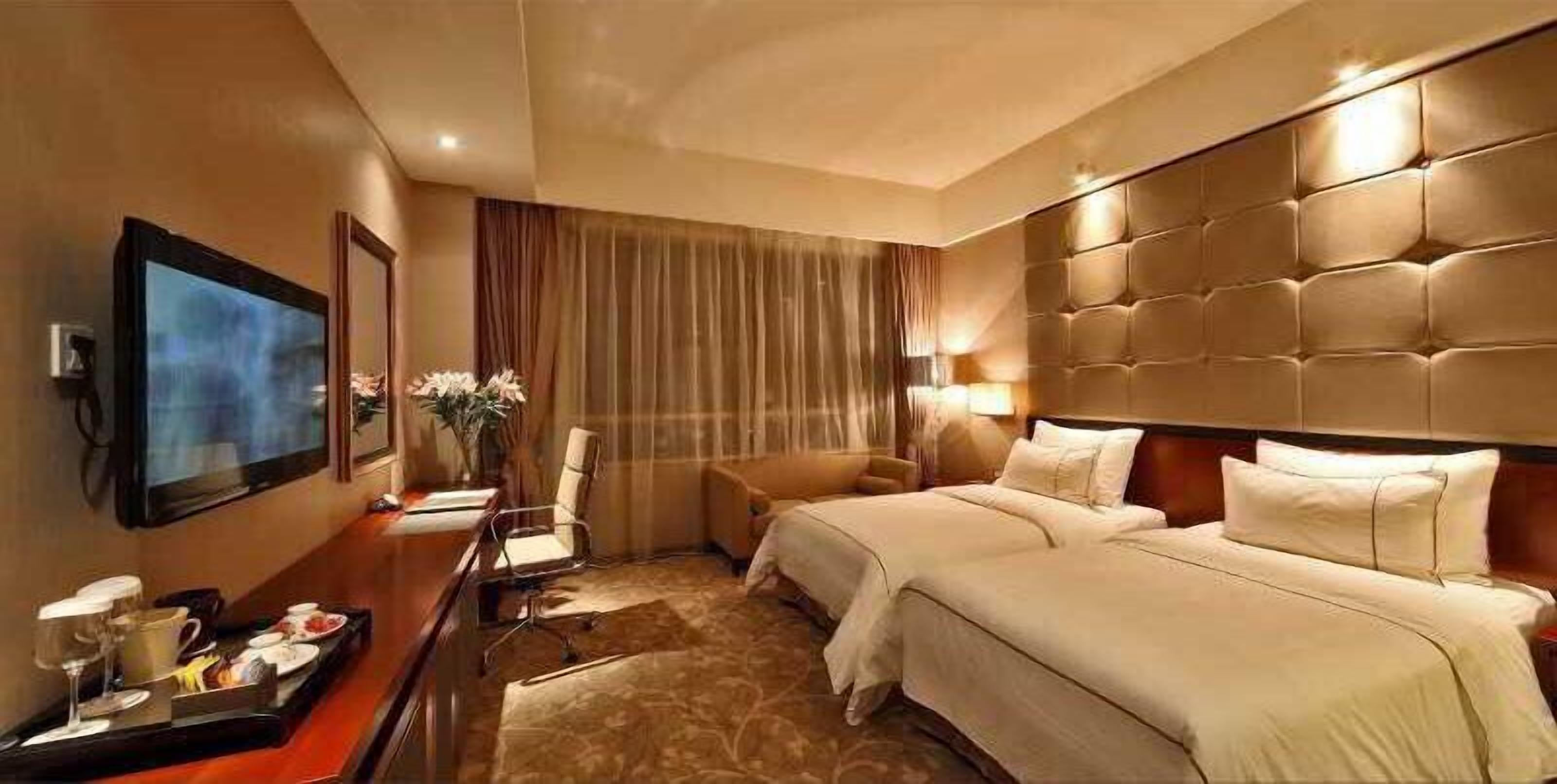 minibar, in-room safe, desk, blackout curtains