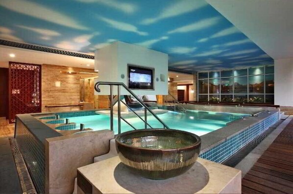 Outdoor pool - Cavan Hotel (Guangzhou)