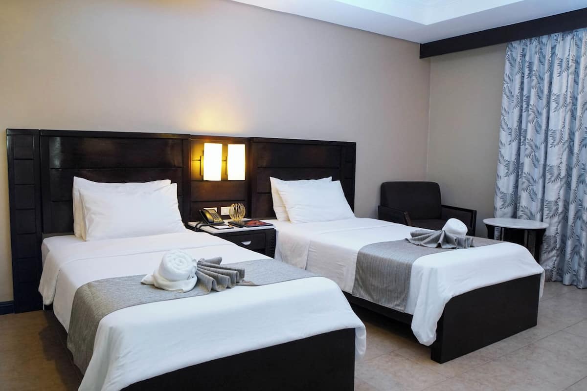 Premium bedding, in-room safe, desk, laptop workspace