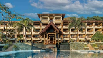 3 piscinas al aire libre, sillones reclinables de piscina