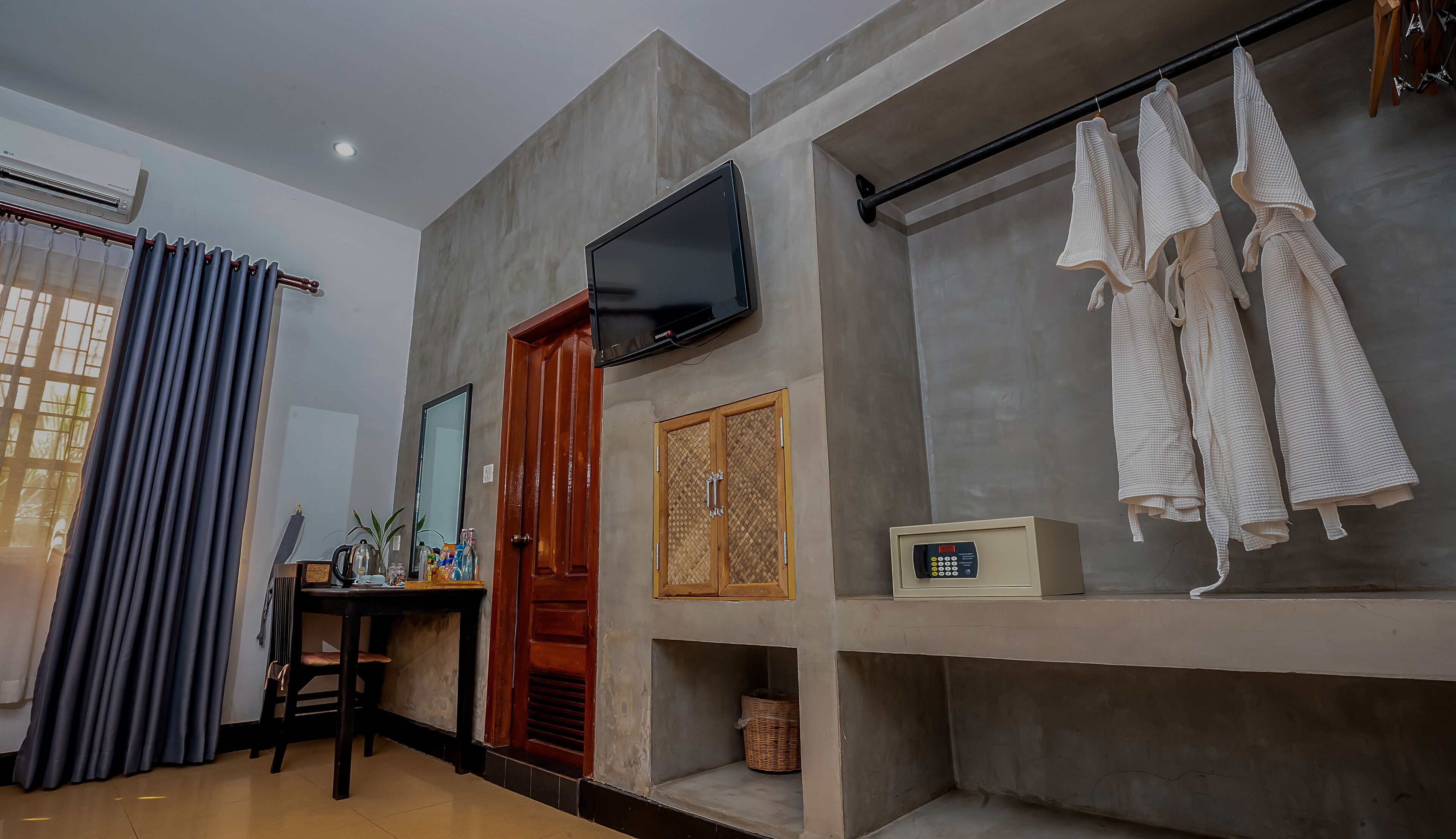 family room | in-room safe, individually decorated, individually furnished, desk