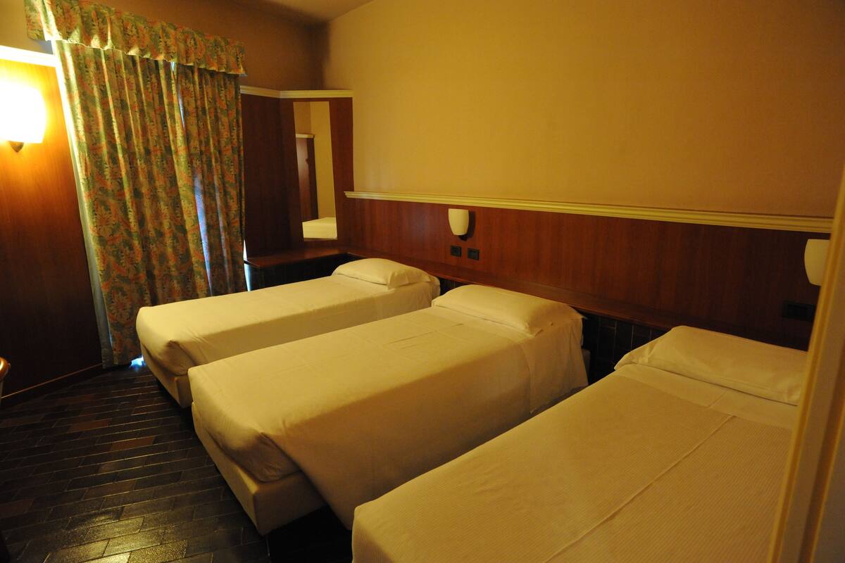 In-room safe, desk, free WiFi