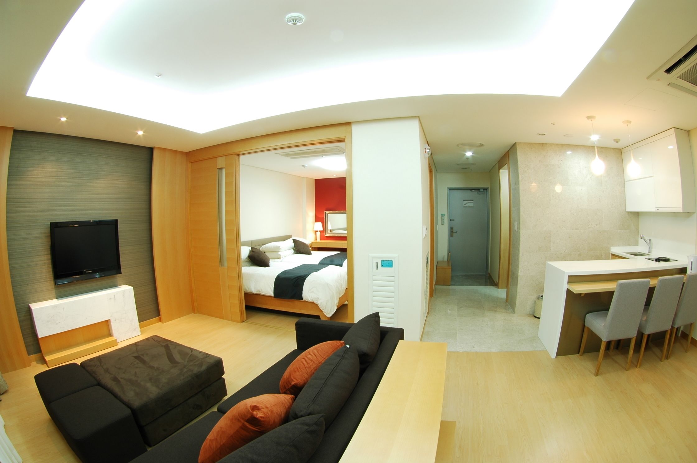 deluxe suite, 1 bedroom, kitchen, mountain view | 1 bedroom, desk, free wifi, bed sheets