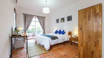 Minibar, in-room safe, individually decorated, individually furnished