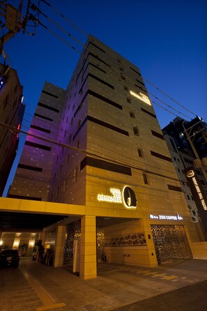 Fasade – kveld/natt