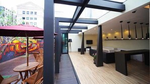 Outdoor dining - Hotel The Designers Samseong (Seoul)
