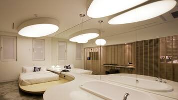 Designers Suite, Double | 客室ごとに異なる装飾、客室ごとに異なるインテリア、デスク、アイロン / アイロン台