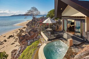 Sandbar Bungalow | Minibar, in-room safe, individually furnished, desk