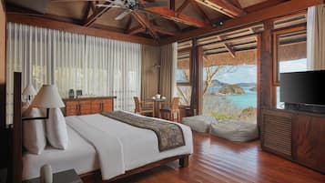 Quarto (Oceanview Casita - Ocean / Sea) | Frigobar, cofres nos quartos, individualmente mobiliados, escrivaninha