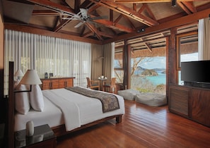 Kamer (Oceanview Casita - Ocean / Sea) | Een minibar, een kluis op de kamer, individueel gemeubileerd, een bureau