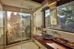Sandbar Bungalow | Baño | Regadera, regadera tipo lluvia, amenidades de baño gratuitas 