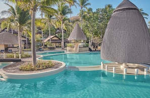 Outdoor pool, pool umbrellas, sun loungers