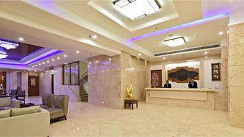 Área de estar no saguão