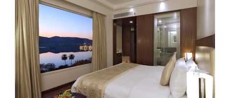 In-room safe, free WiFi, bed sheets