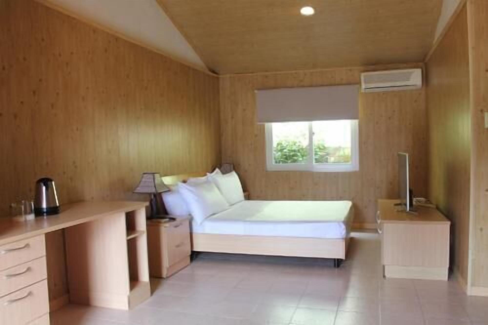 Fer et planche à repasser, Wi-Fi gratuit, draps fournis