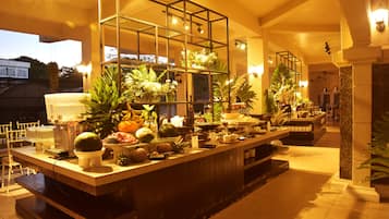 Petit déjeuner buffet (500 PHP par personne)