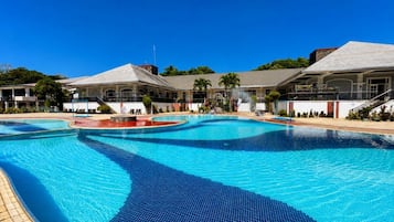 3 outdoor pools, open 8:00 AM to 5:00 PM, sun loungers