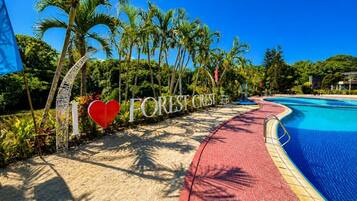 3 outdoor pools, open 8:00 AM to 5:00 PM, pool loungers