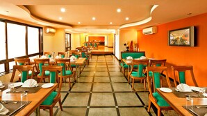 Breakfast, lunch and dinner served - Sterling Lonavala (Mawal)